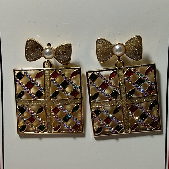 Unique Rhinestone Christmas Presents Goldtone Faux Pearls Pierced Earrings NEW - Picture 2 of 3